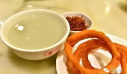 喝豆汁,品味老北京传统美食文化